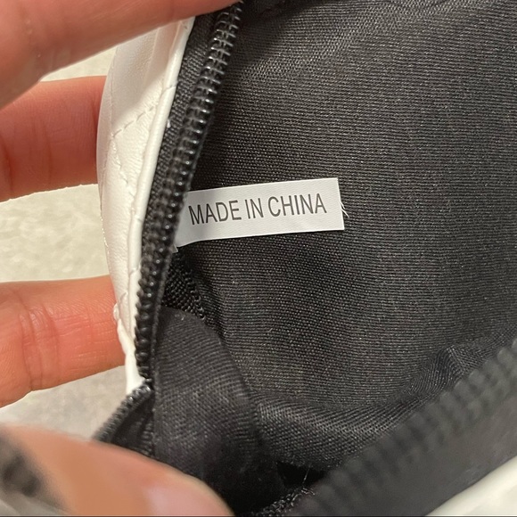 Brand New Faux Leather Quilted Coin Case/Make-Up Case In White 6” X 4” X 2.5” - Picture 7 of 8